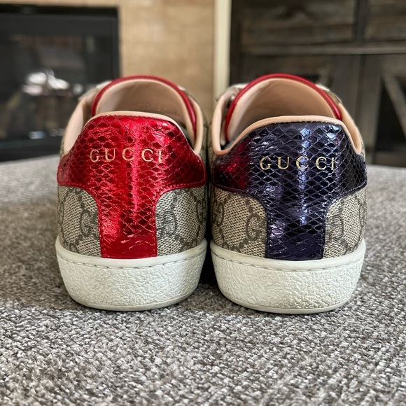 Gucci Women's Ace GG Supreme
Sneaker - Picture 2 of 8